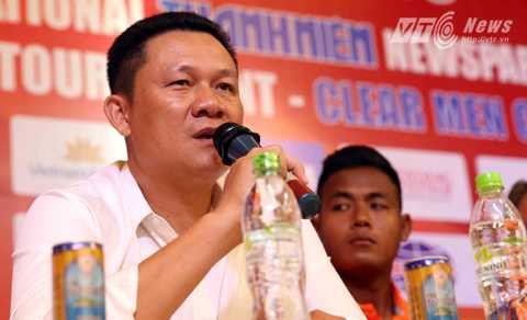 HLV Nguyễn Quốc Tuấn của U21 HAGL (Ảnh: Quang Minh)