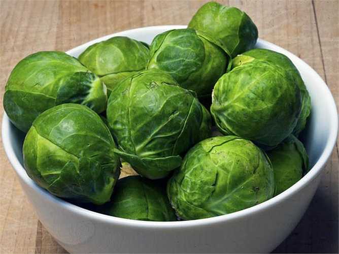 Bắp cải tí hon: rất giàu khoáng chất, vitamin, protein, chất xơ, sắt và nhiều chất dinh dưỡng khác. Nó có nguồn phong phú các đặc tính chống ung thư. Nó giúp kích thích hormone tăng trưởng trong cơ thể giúp tăng chiều cao cơ thể của bạn.