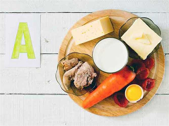 Vitamin A có đặc tính chống oxy hóa. Nghiên cứu cho thấy vitamin này hỗ trợ xây dựng và củng cố xương, răng, mô mềm, da và màng nhầy. Lượng cần thiết hàng ngày vitamin này giúp giảm nguy cơ mắc bệnh mãn tính, cải thiện tầm nhìn, làm chậm quá trình lão hóa. Vitamin A có trong cà chua, dưa hấu, ổi, súp lơ, cải xoăn, đu đủ, đào. 
