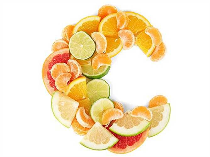 Vitamin C: Vitamin này được biết đến giúp tăng cường miễn dịch. Vitamin này rất hữu ích cho phụ nữ vì nó giúp chữa lành vết thương nhanh hơn, thúc đẩy tăng trưởng mô và làm giảm một số loại ung thư. 