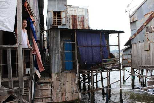 ới đây, UBND TP Nha Trang tổ chức họp lấy ý kiến người dân về dự án chỉnh trang đô thị, cải tạo môi trường tại khu vực này. Cũng như ông Biên, ông Nguyễn Khu và hàng loạt người khác tại cuộc họp không đồng tình việc giải tỏa trắng mà chỉ đồng ý mở rộng đường và làm kè ven sông Cái.