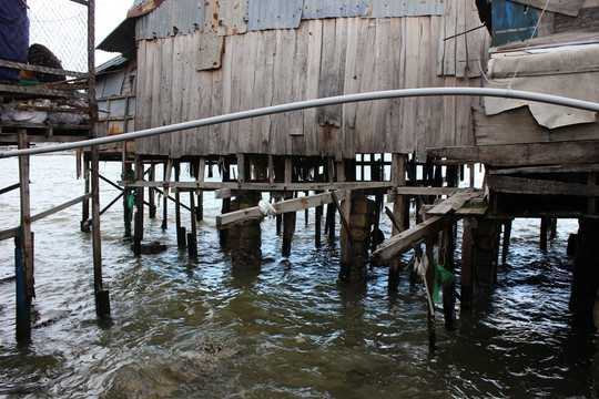 Có một khu nghèo 'nổi' giữa phố biển Nha Trang