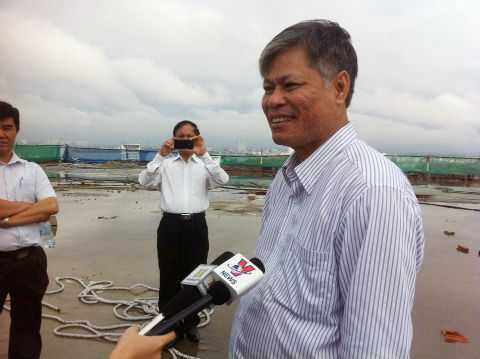 Đang 'cắt ngọn' tòa nhà 8B Lê Trực