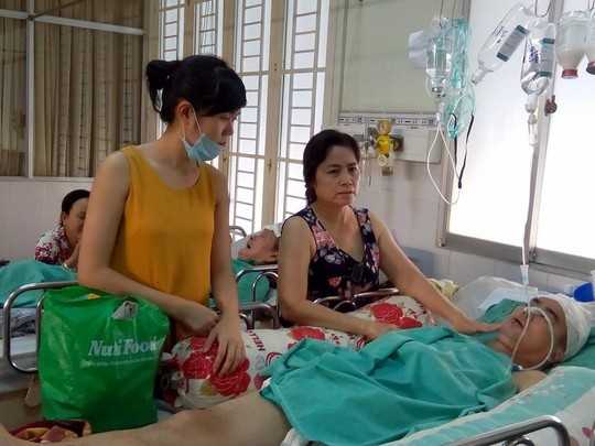 Diễn viên Nguyễn Hoàng hồi tỉnh sau 17 ngày hôn mê. Anh vẫn đang được người thân chăm sóc tích cực. 