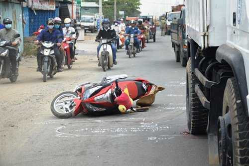 Hiện trường vụ tai nạn khiến cả gia đình gặp nạn