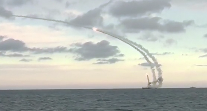 Tên lửa hành trình Nga bắn đi từ chiến hạm ở biển Caspian