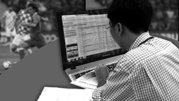 Thanh ham mê cá độ bóng đá qua mạng nên làm thụt két cơ quan gần 3 tỷ đồng (Ảnh minh hoạ)