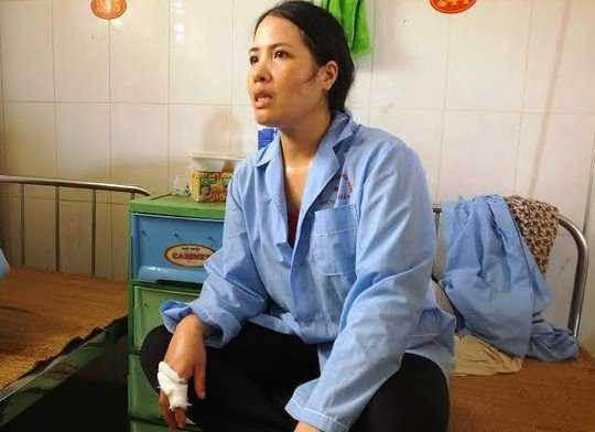 Vết thương ở tay bà Vân do Linh Trang vung dao trúng.