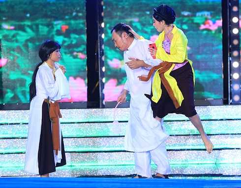 thu trang tiến luật