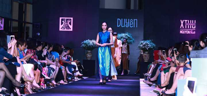 Do đó, mỗi bộ trang phục NTK Xuân Thu làm ra đều là một tác phẩm nghệ thuật. Và khi mỗi bộ trang phục là một tác phẩm thì nó sống lâu bền với thời gian. Mỗi mẫu thiết kế của Xuân Thu đều được chị đầu tư ý tưởng và phần hoàn thiện bằng những những kỹ thuật thủ công truyền thống đỉnh cao nhất của dân tộc như kỹ thuật thêu thảm, kỹ thuật khâu tay, kỹ thuật trần bông thủ công,…