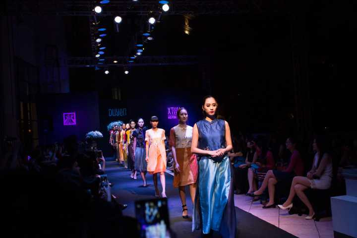 Khi mặc những trang phục được làm từ những thợ thủ công này, người sử dụng sẽ cảm nhận được tình cảm của người làm ra nó cũng như cảm nhận được cái tứ của người thiết kế gửi gắm vào trong mỗi mẫu thiết kế.