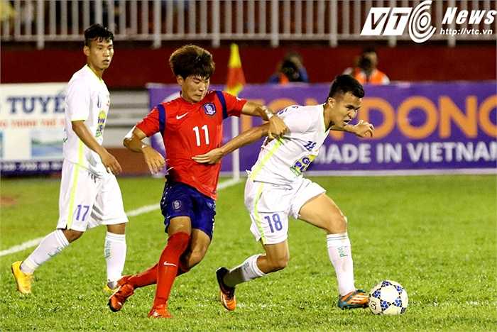 Với những gì đã thể hiện trong trận đấu U21 HAGL 0-1 U19 Hàn Quốc, rất có thể Hoàng Thanh Tùng đã ghi điểm trong mắt HLV Toshiya Miura cũng đến dự khán trận đấu