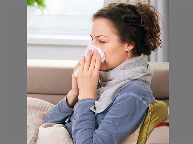 4. Nhiễm trùng, vi rút: Ít ngủ làm suy yếu hệ thống miễn dịch và cơ thể sẽ dễ bị nhiễm vi rút, vi khuẩn như cảm lạnh, cúm, sốt, vv