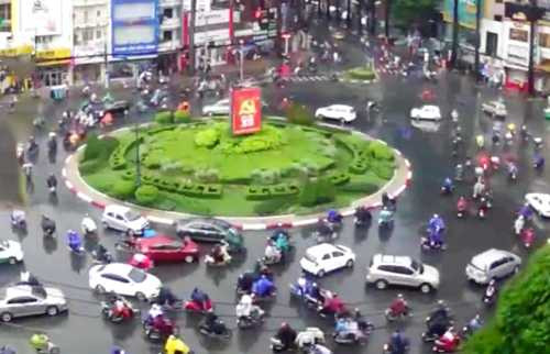 Vòng xoay Dân Chủ ngày nay là giao lộ của các tuyến đường Võ Thị Sáu - Lý Chính Thắng - 3/2 - Cách Mạng Tháng Tám - Nguyễn Phúc Nguyên - Nguyễn Thượng Hiền. Ảnh: VOV giao thông