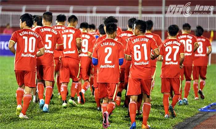 Công Phượng gây chú ý khi trở lại khoác áo số 10 huyền thoại đã một thời gắn bó với Phượng khi anh chơi cho U19 Việt Nam và U19 HAGL. (Ảnh: Quang Minh)