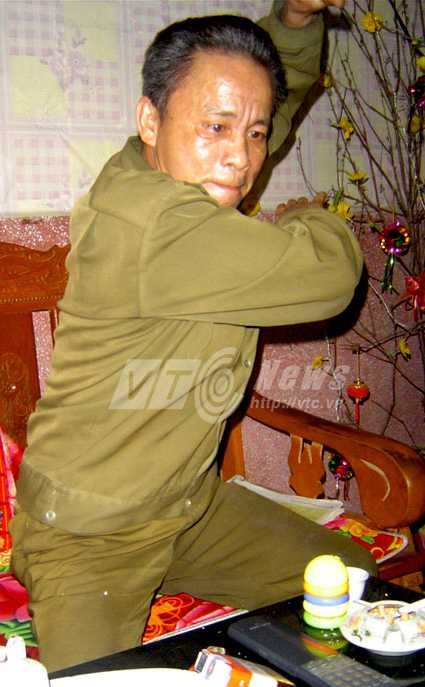 Ông Khoái thể hiện một thế võ