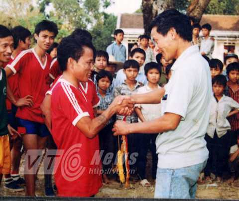 Khoái Đù thời trẻ tham gia hội thao