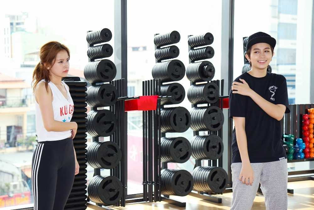 Đùa giỡn 'quá tay', Gil Lê phải vất vả làm hòa với Chi Pu