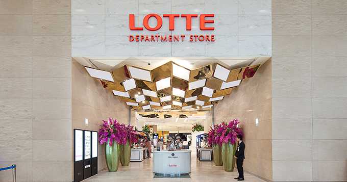 Giảm giá 'khủng' nhiều nhãn hiệu nổi tiếng tại Lotte Department Store Hà Nội