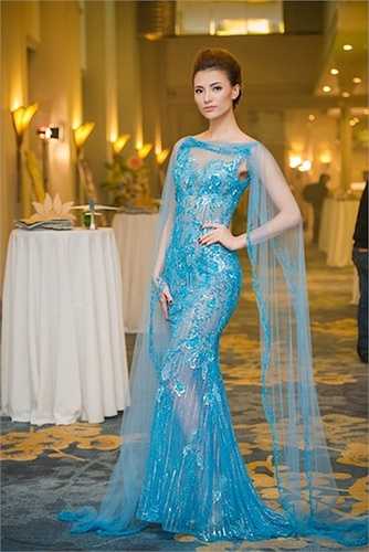 Vẻ đẹp Hồng Quế mong manh, cá tính, thời trang đối lập với vẻ dịu dàng, mặn mà của Huyền My.