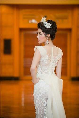 Tuy nhiên, Á hậu ít khi diễn thời trang kể từ khi đăng quang.