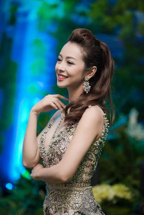 Jennifer Phạm ngày cằng đắt show MC với khả năng dẫn chương trình lưu loát, đằm thắm