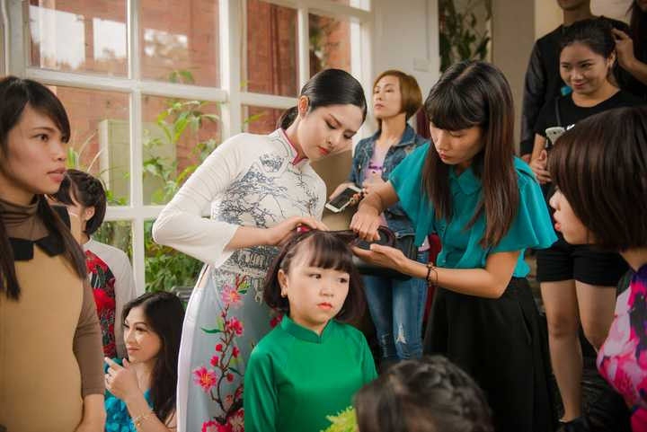 Mỗi bạn đều cảm nhận được nét gần gũi, thân thuộc của nơi sinh ra và lớn lên từ đó thấy tự tin và trở nên đẹp hơn.