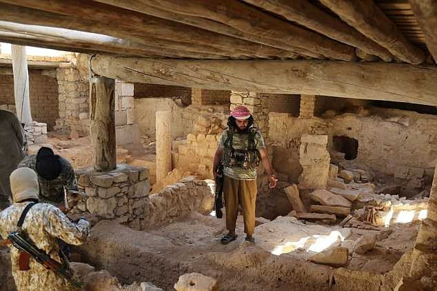 Rùng mình với những cách 'làm giàu' của tổ chức khủng bố IS