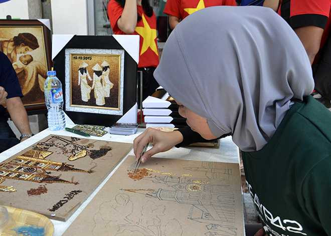 Tranh gạo Việt Nam cuốn hút thanh niên tài năng Đông Nam Á - Nhật Bản