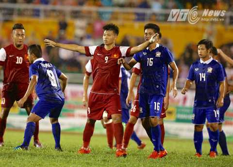 Văn Thành (số 9) mở tỷ số cho U21 Việt Nam (Ảnh: Quang Minh) Văn Thành (số 9) mở tỷ số cho U21 Việt Nam (Ảnh: Quang Minh)