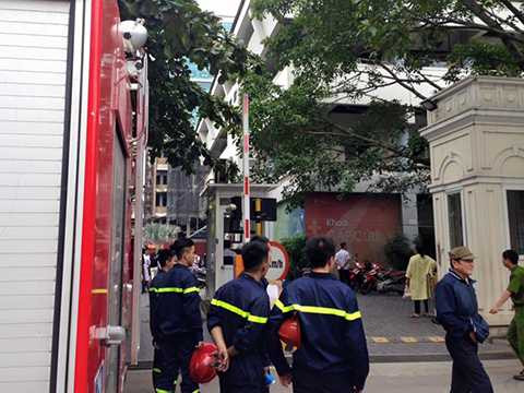 Lực lượng CS PCCC nhanh chóng có mặt tại hiện trường triển khai công tác cứu hỏa Lực lượng CS PCCC nhanh chóng có mặt tại hiện trường triển khai công tác cứu hỏa