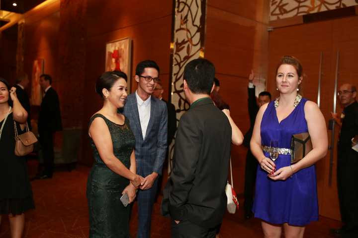 Mỹ Linh chia sẻ: Điều tốt đẹp nhất anh làm được cho vợ con là sự tin tưởng. Rằng, gia đình là nơi tốt đẹp nhất để mọi người có thể yên tâm trở về.