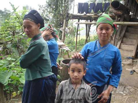 Bao nhiêu hy vọng chỉ biết trông chờ vào cậu út Nùng Seo Long này