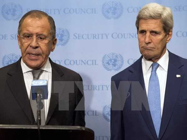 Ngoại trưởng Nga Sergei Lavrov (trái) và Ngoại trưởng Mỹ John Kerry - Ảnh: TTXVN
