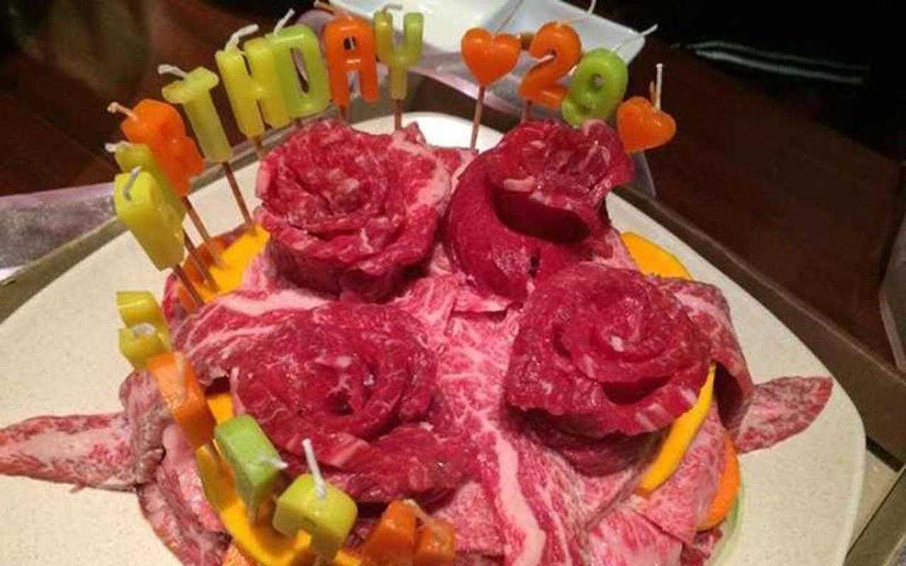 'Phát điên' với bánh sinh nhật làm từ thịt của giới trẻ Nhật