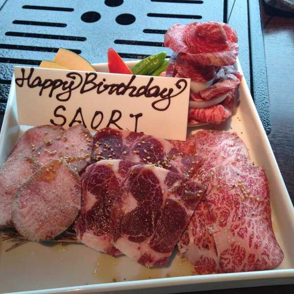 'Phát điên' với bánh sinh nhật làm từ thịt của giới trẻ Nhật