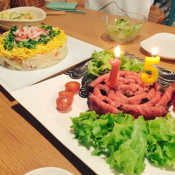 'Phát điên' với bánh sinh nhật làm từ thịt của giới trẻ Nhật