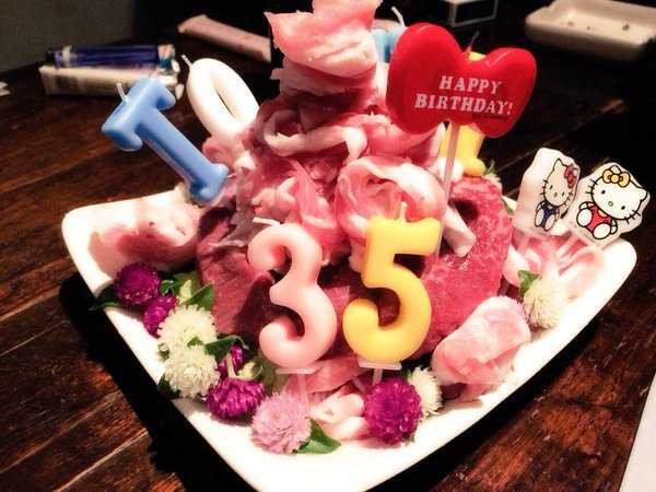 'Phát điên' với bánh sinh nhật làm từ thịt của giới trẻ Nhật