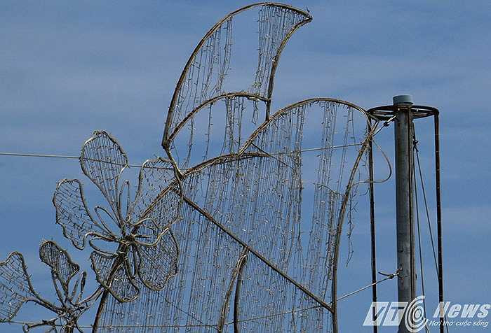 Khó ai có thể hình dung được đây đã từng là những cánh buồm, những bông hoa hướng dương. 