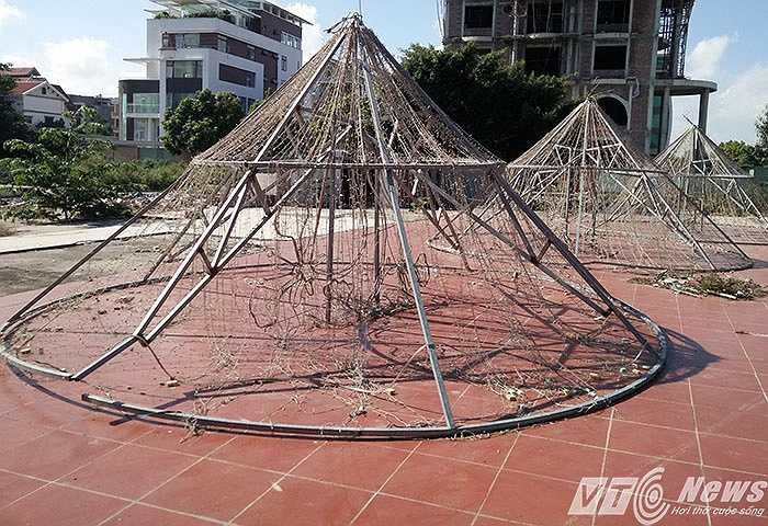 Những chiếc 'nón lá' có nguy cơ gây mất an toàn nên mới đây đã được đơn vị thực hiện dự án gỡ bỏ.