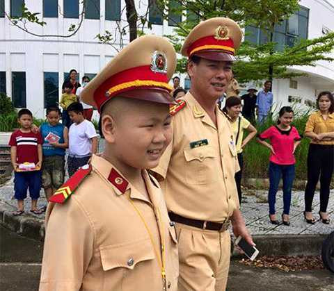 Bí thư Đà Nẵng, CSGT Đà Nẵng, Nguyễn Xuân Anh, cậu bé ung thư, đạt ước mơ, Đỗ Tuấn Dũng, Lê Ngọc