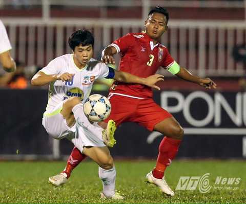 U21 HAGL chơi tấn công ngay từ đầu (Ảnh: Quang Minh)