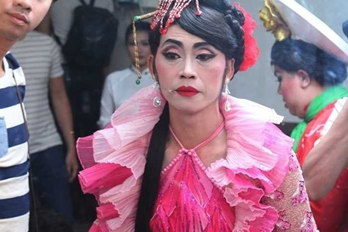 Anh ghi dấu ấn trong lòng người hâm mộ bằng hàng loạt những lần giả gái.