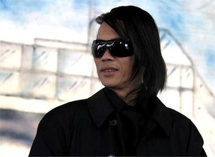 Kiểu tóc một bên xõa loà xoà, một bên vén cao gây ấn tượng mạnh với người hâm mộ khi vào vai giang hồ trong 'Gia sư nữ quái'.