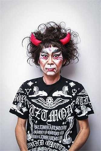 Hoài Linh không ngại làm xấu mình trong những tiểu phẩm truyền hình.