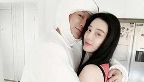 Lý Thần chia sẻ trạng thái của Băng Băng và cảm ơn cô. Anh rất mãn nguyện. Anh vui vì có em, tài tử 37 tuổi viết. Lý Thần chia sẻ trạng thái của Băng Băng và cảm ơn cô. Anh rất mãn nguyện. Anh vui vì có em, tài tử 37 tuổi viết.