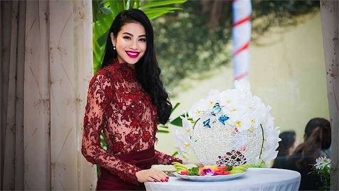 Trang phục xuyên thấu khoe thân hình gợi cảm cũng được người đẹp ưa chuộng.