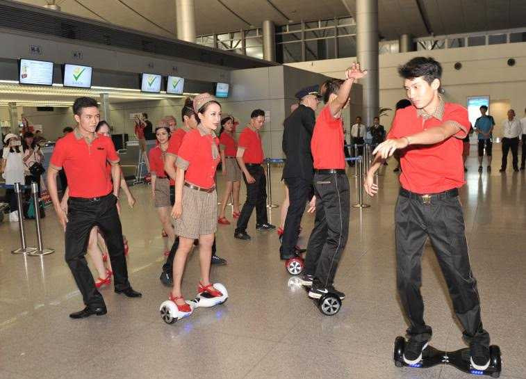 Tiếp viên Vietjet 'quậy' tưng bừng ngày khai trương đường bay TP HCM - Seoul