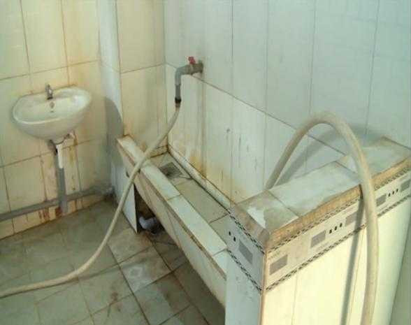 Nhà vệ sinh của một trường học tại tỉnh Bình Dương