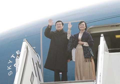 Chủ tịch nước và phu nhân đến sân bay Berlin - Ảnh: V.V.Thành Chủ tịch nước và phu nhân đến sân bay Berlin - Ảnh: V.V.Thành